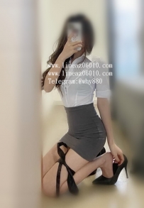 #秘書  小月165/47/C/26歲  畢業後就一直在當秘書