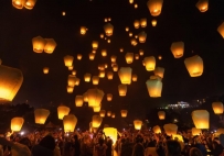 元宵節快樂  放天燈  蜂炮  炸寒單