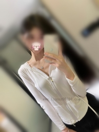 夢娜 162/46/C/22  臉蛋楚楚可人眼睛很帶電唷
